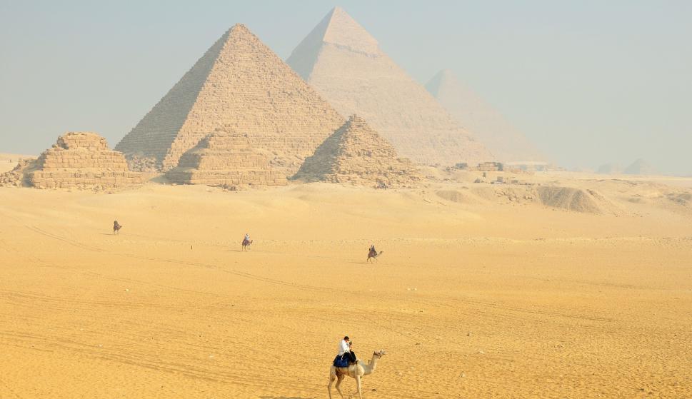 Papiro Revela O Misterio Da Construcao Da Grande Piramide De Gize