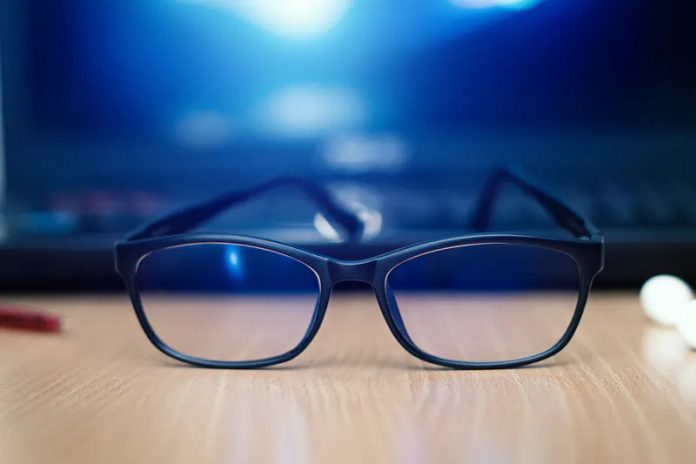 oculos-bloqueadores-de-luz-azul-nao-funcionam