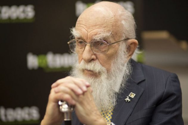 James Randa Morre James Randi, um dos maiores mágicos e céticos do século, aos 92 anos