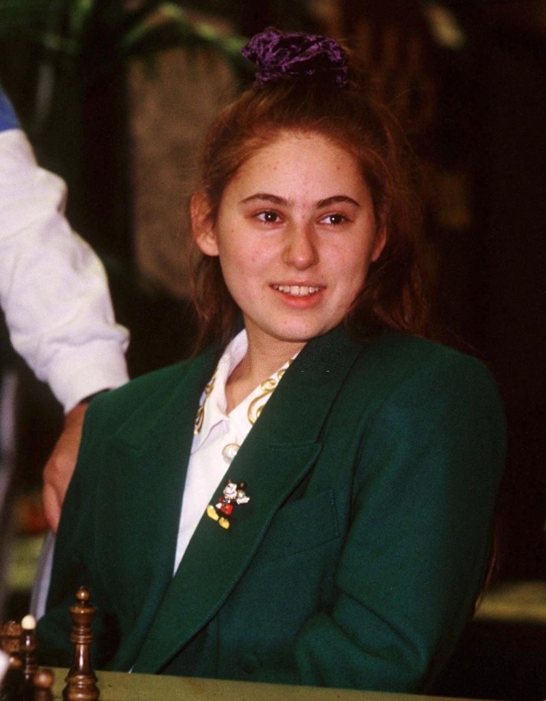 Judit Polgar com 12 anos SACRIFICA BISPO E DAMA e faz 98% de precisão! 