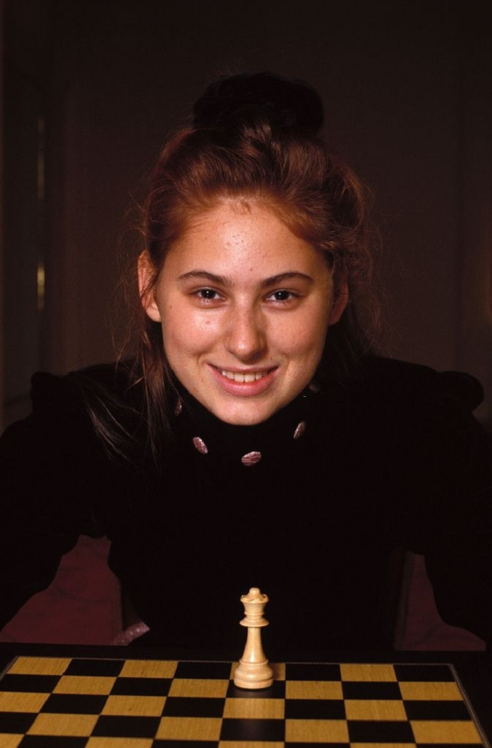 Meet the real BETH HARMON ! JUDIT POLGAR ! #chess #juditpolgar