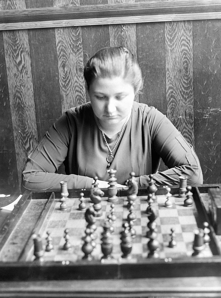 Uma campeã mundial como Beth Harmon: a história de Vera Menchik, a primeira  dama do xadrez