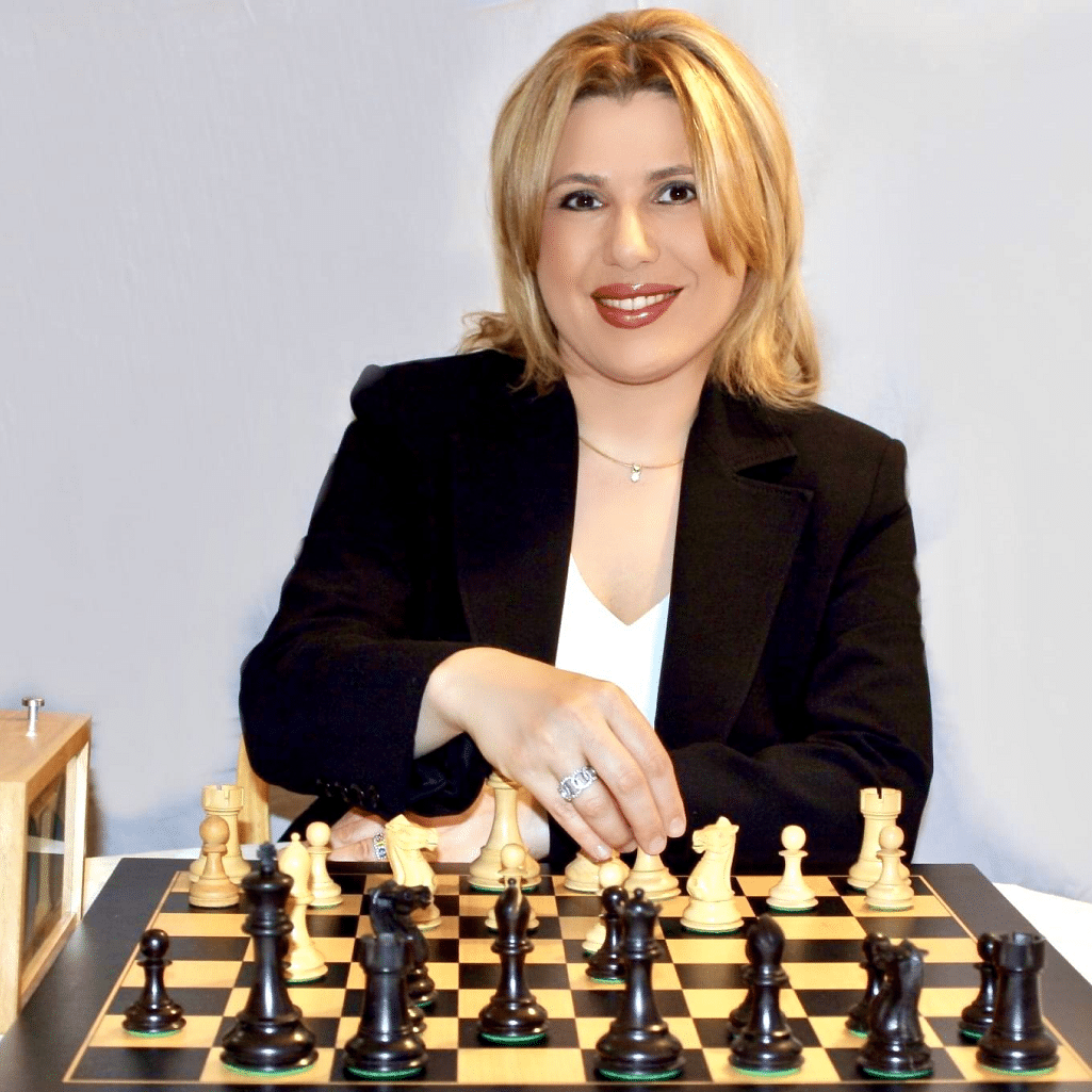 Judit Polgar faz o GAMBITO DO REI contra o Campeão Mundial de Xadrez 