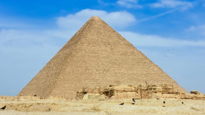 grande-piramide-de-gize-egito-vazio