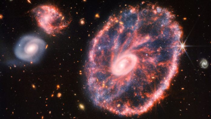 galaxia-carthwheel-colisao-estrelas
