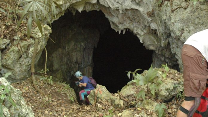 sacrificio-maia-caverna-belize-fio-azul