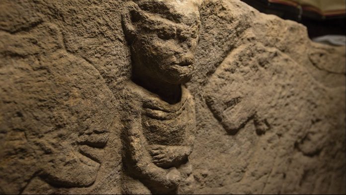 escultura-narrativa-mais-antiga