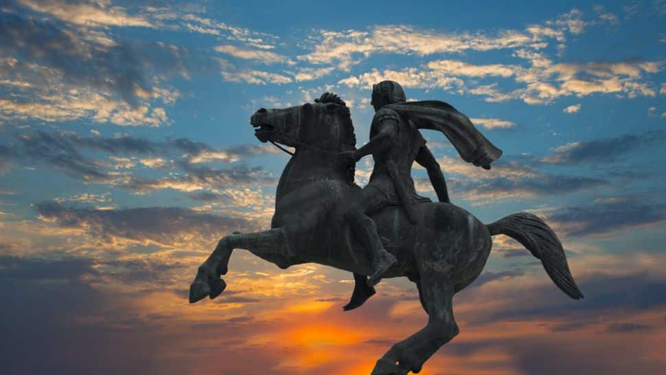 Uma escultura de Alexandre, o Grande, cavalgando em seu cavalo Bucéfalo, em Thessaloniki, uma cidade portuária na Grécia – Foto: Reprodução/Paul Shark