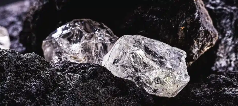 Como diamantes chegam à superficie