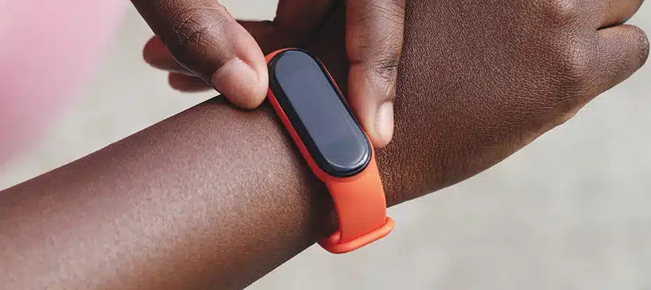 Pulseiras de smartwatch estão carregadas com bactérias potencialmente nocivas, alerta estudo