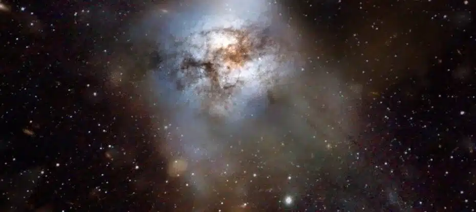 Galáxia superdimensionada não é o que os astrônomos pensaram inicialmente