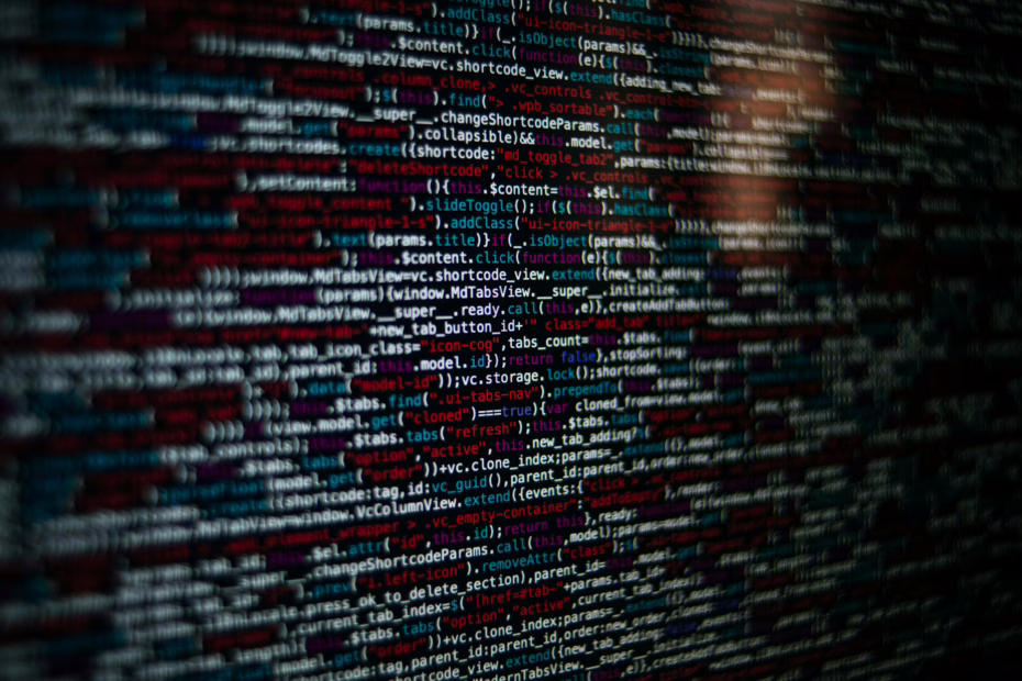 Tela de computador com código, imagem relacionada a Model Context Protocol, agentes de IA e cibersegurança. Crédito: Markus Spiske | Pexels.