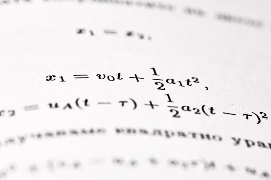 Equações matemáticas em página branca, simbolizando racionalidade e método científico